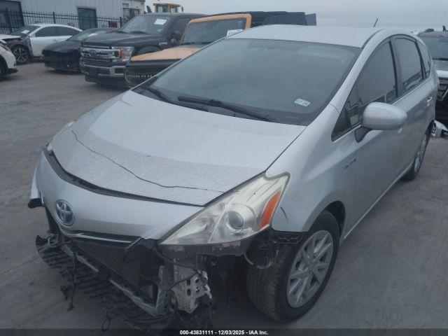 Toyota Prius v Two Image 4