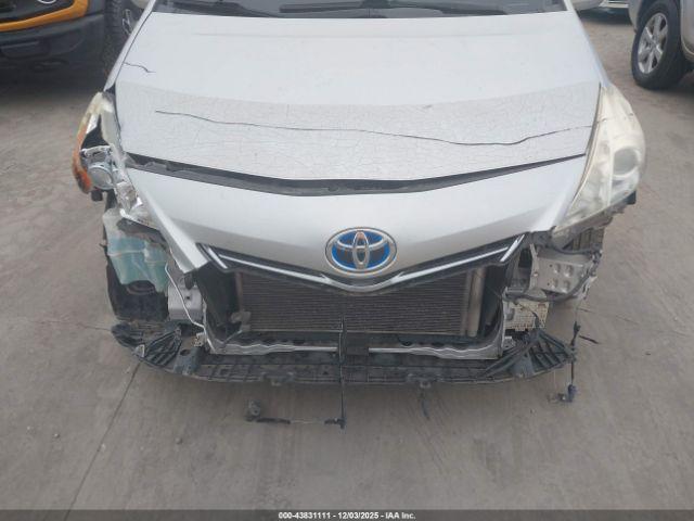 Toyota Prius v Two Image 14