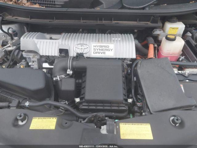 Toyota Prius v Two Image 13