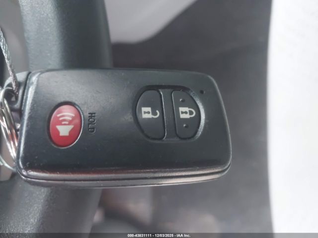 Toyota Prius v Two Image 9