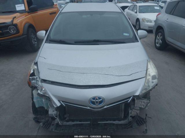 Toyota Prius v Two Image 8