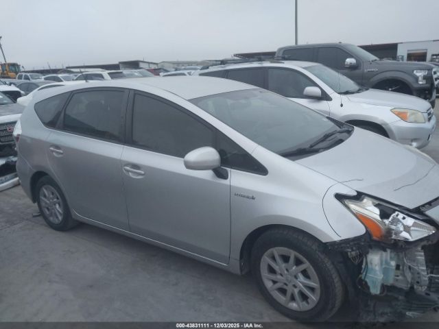 Toyota Prius v Two Image 12