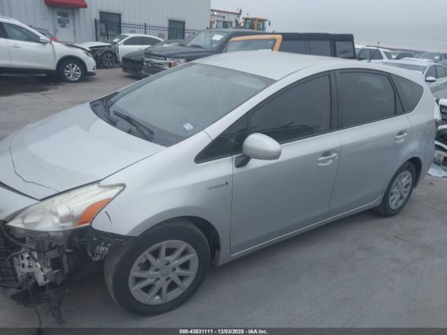 Toyota Prius v Two Image 15