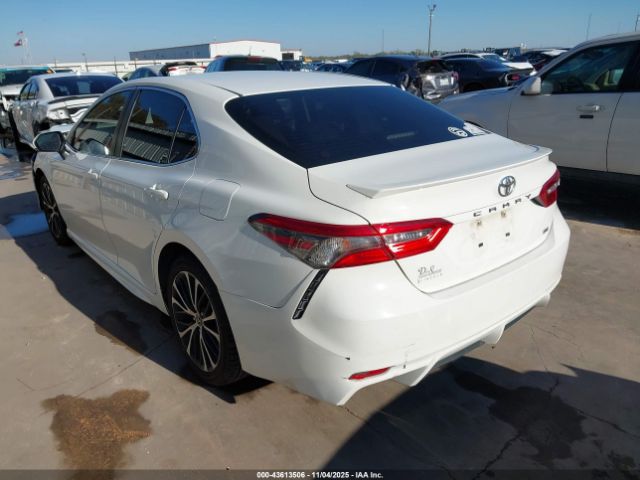 Toyota Camry Se Image 17