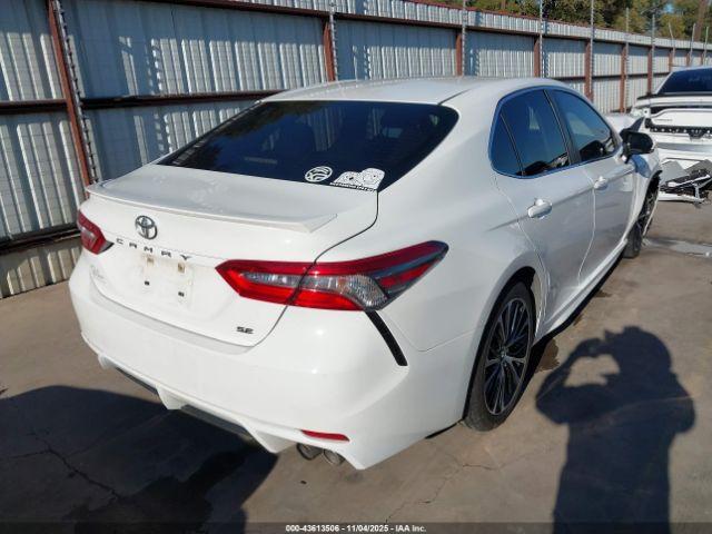 Toyota Camry Se Image 11