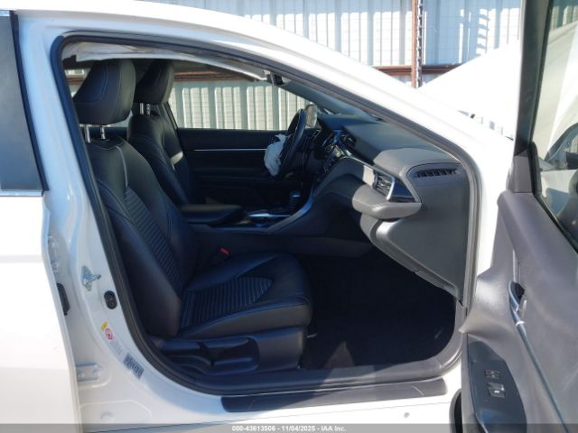 Toyota Camry Se Image 4