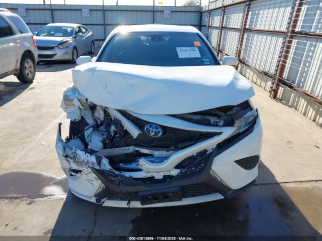 Toyota Camry Se Image 7