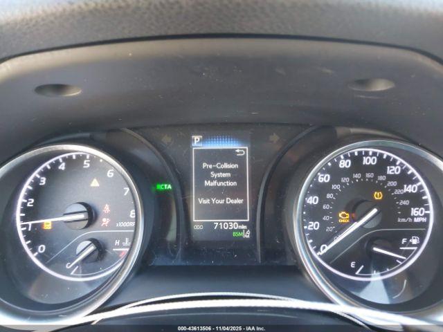 Toyota Camry Se Image 18