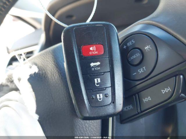 Toyota Camry Se Image 6