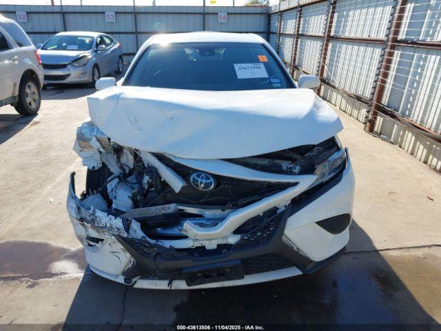 Toyota Camry Se Image 12