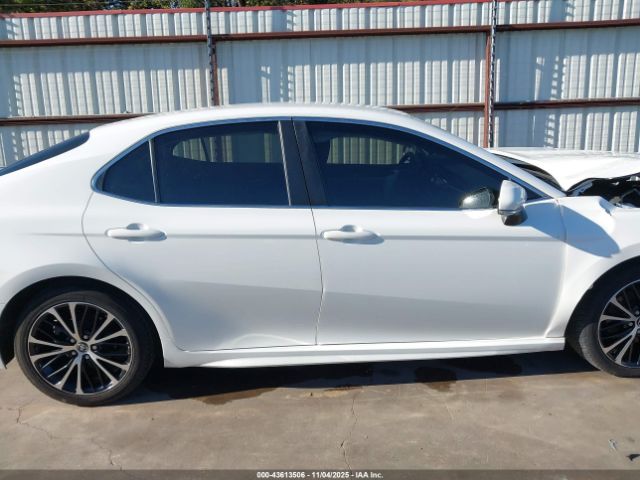 Toyota Camry Se Image 5