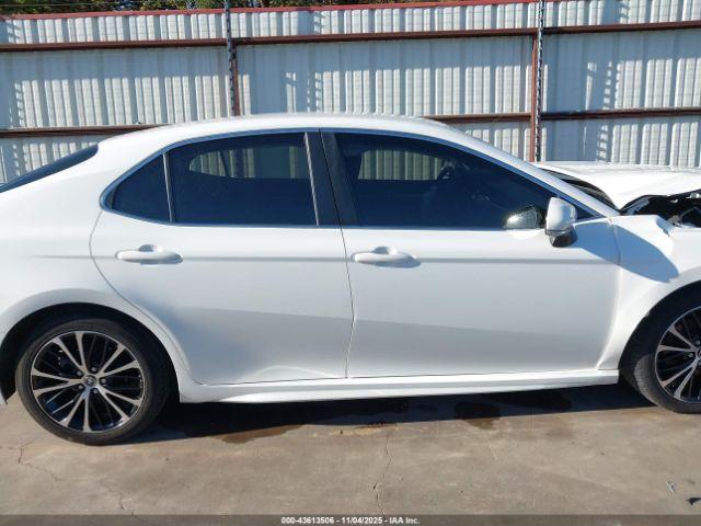 Toyota Camry Se Image 5