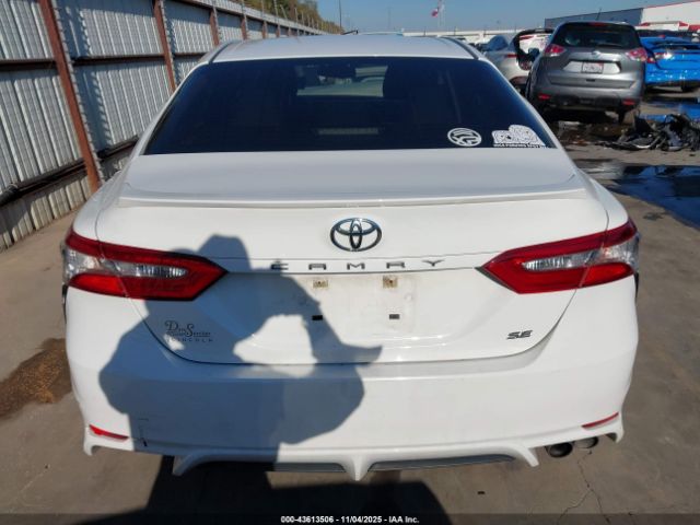Toyota Camry Se Image 14
