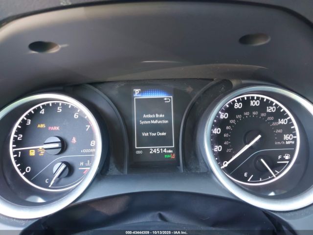 Toyota Camry Le Image 9