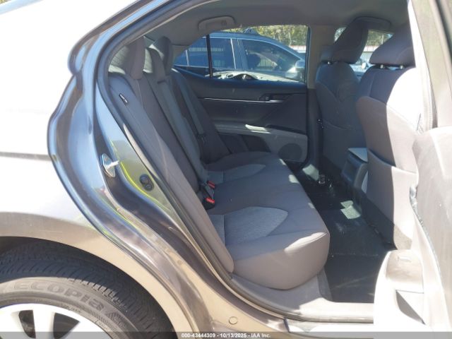 Toyota Camry Le Image 14