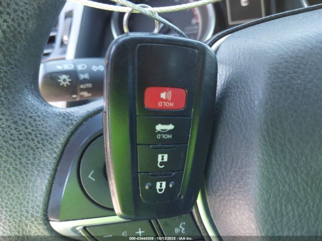 Toyota Camry Le Image 15