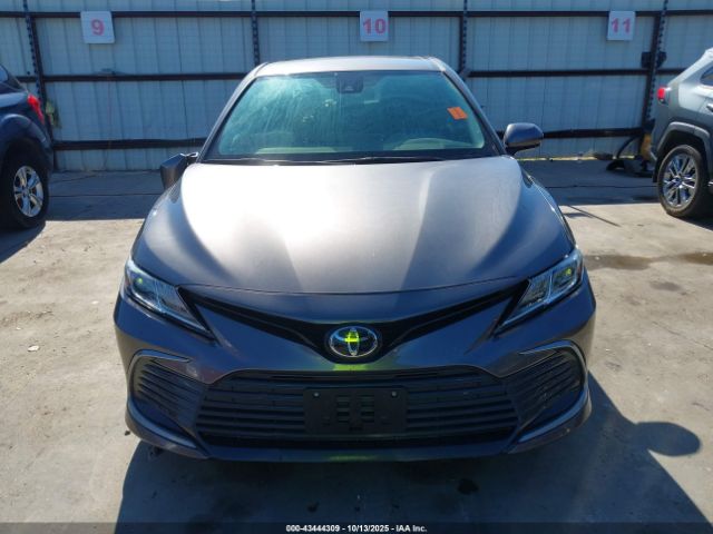 Toyota Camry Le Image 18