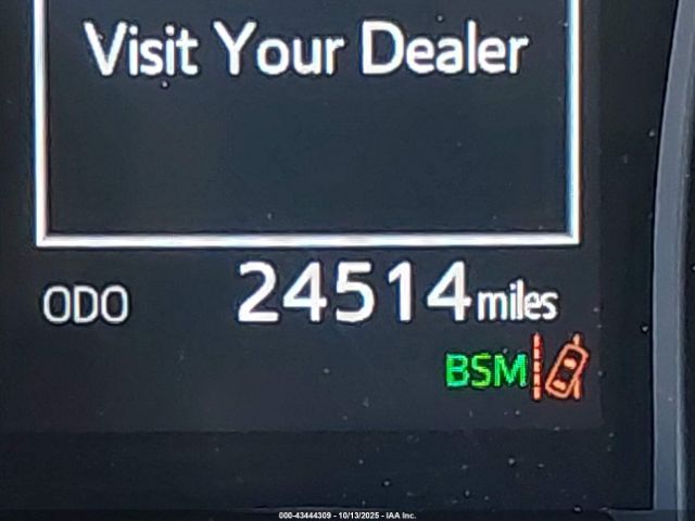 Toyota Camry Le Image 13