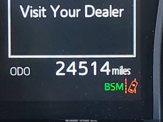 Toyota Camry Le Image 13