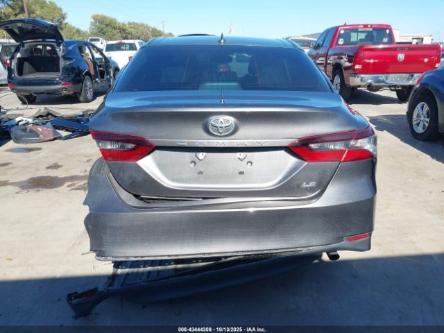 Toyota Camry Le Image 20