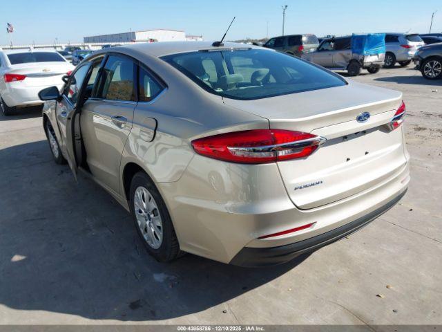 Ford Fusion S Image 16