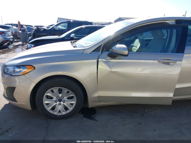 Ford Fusion S Image 9