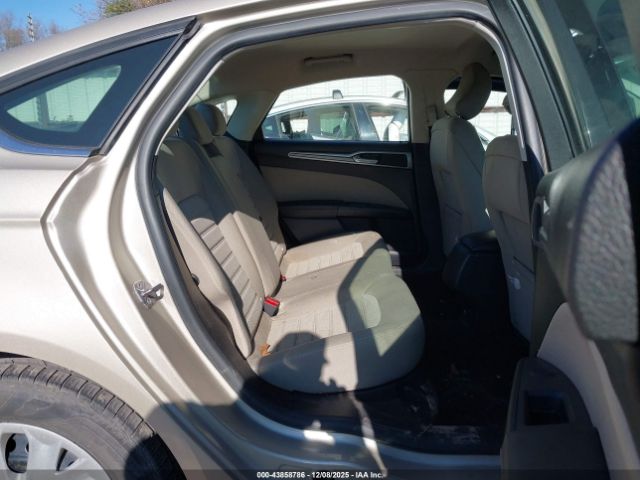 Ford Fusion S Image 8