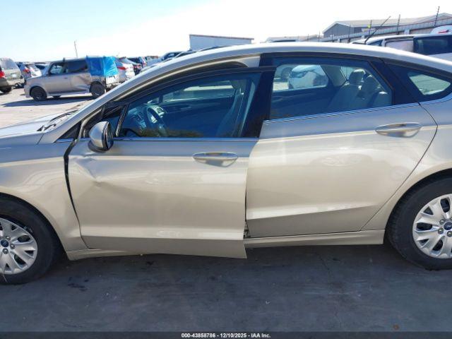 Ford Fusion S Image 5