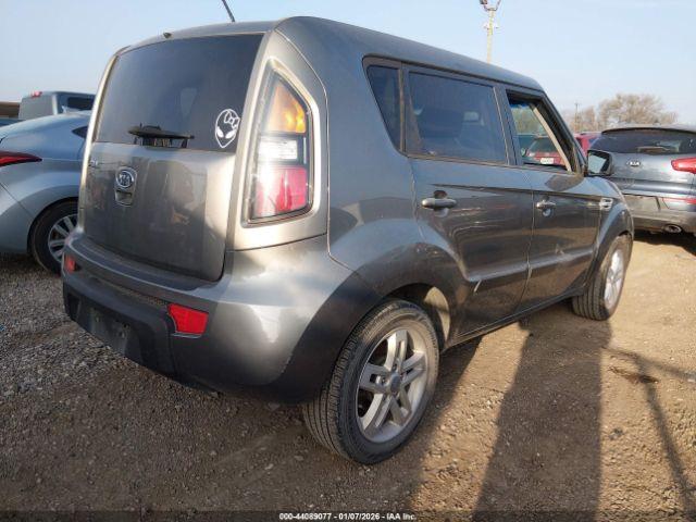 Kia Soul + Image 11