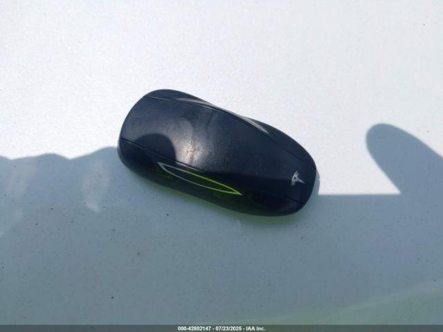 Tesla Model S Image 2