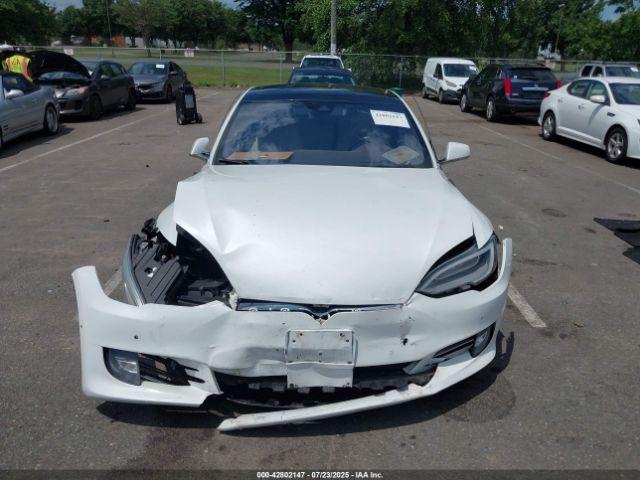 Tesla Model S Image 6