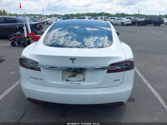 Tesla Model S Image 12