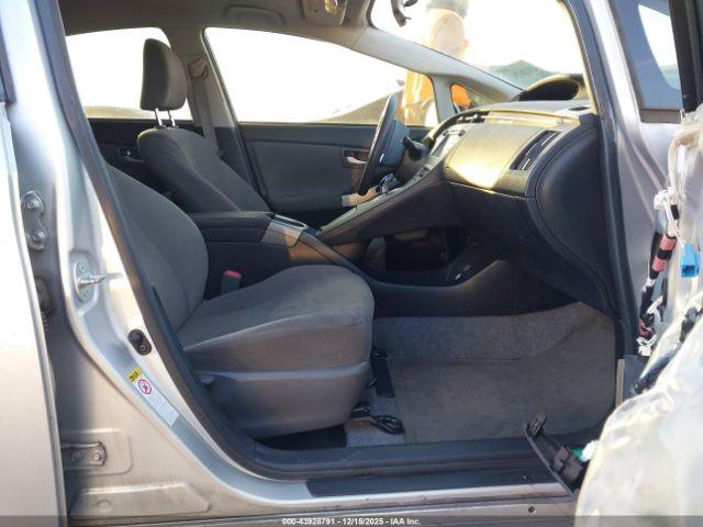 Toyota Prius Two Image 6