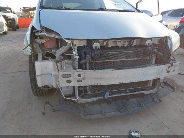 Toyota Prius Two Image 5