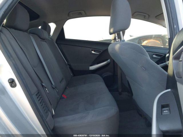 Toyota Prius Two Image 13