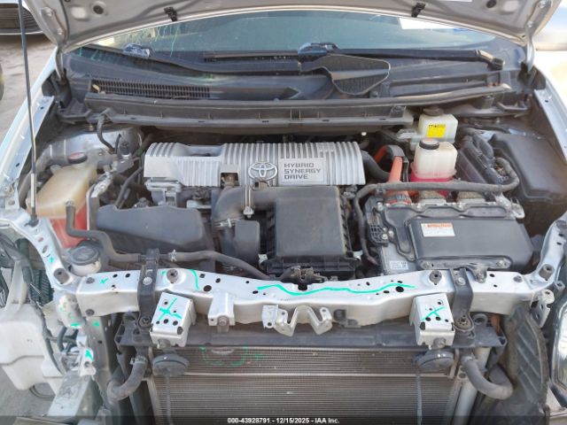 Toyota Prius Two Image 17