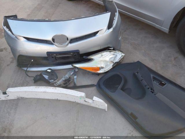 Toyota Prius Two Image 9