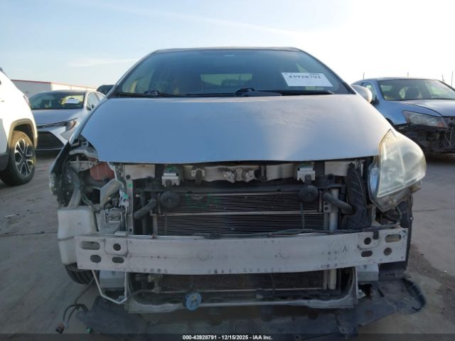 Toyota Prius Two Image 8