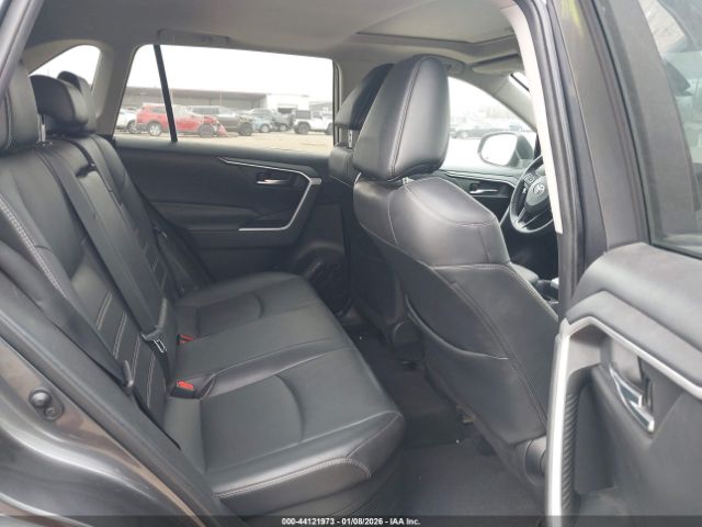 Toyota RAV4 Xle Premium Image 8