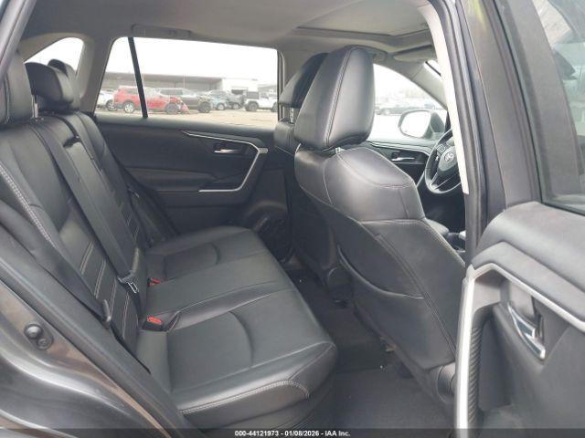 Toyota RAV4 Xle Premium Image 8