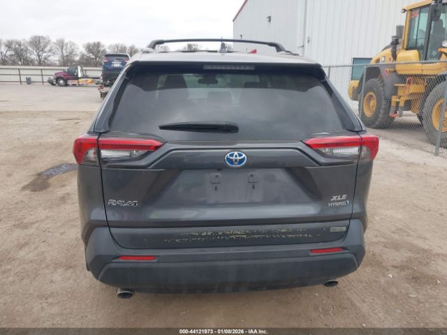 Toyota RAV4 Xle Premium Image 19