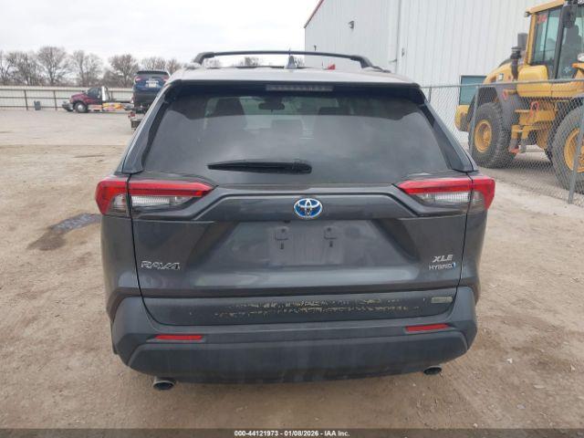 Toyota RAV4 Xle Premium Image 19