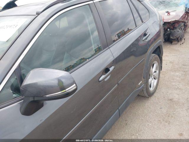 Toyota RAV4 Xle Premium Image 17