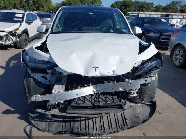 Tesla Model Y Image 9