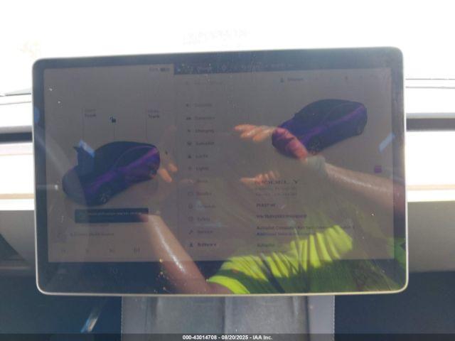 Tesla Model Y Image 17