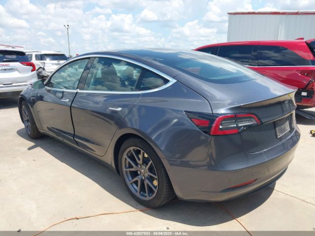 Tesla Model 3 Image 4
