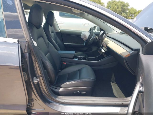 Tesla Model 3 Image 8