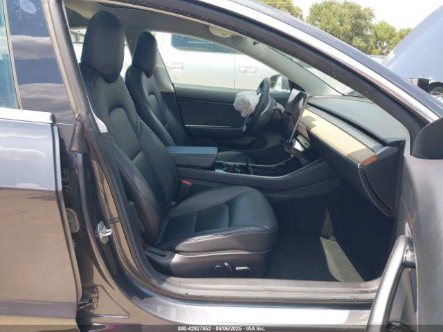 Tesla Model 3 Image 8