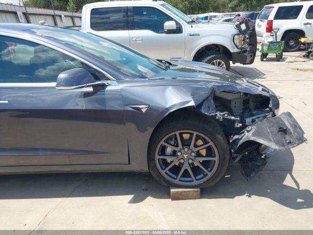 Tesla Model 3 Image 6