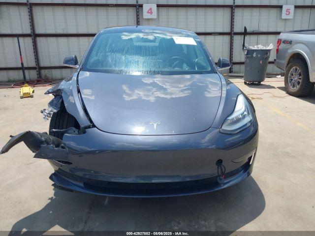 Tesla Model 3 Image 16